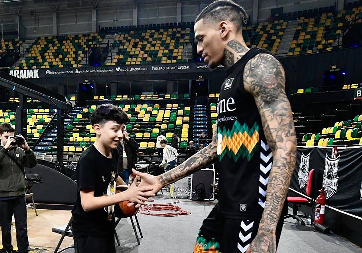 El bonito detalle de Kyser con Martín, el niño bilbaíno que le pidió la camiseta