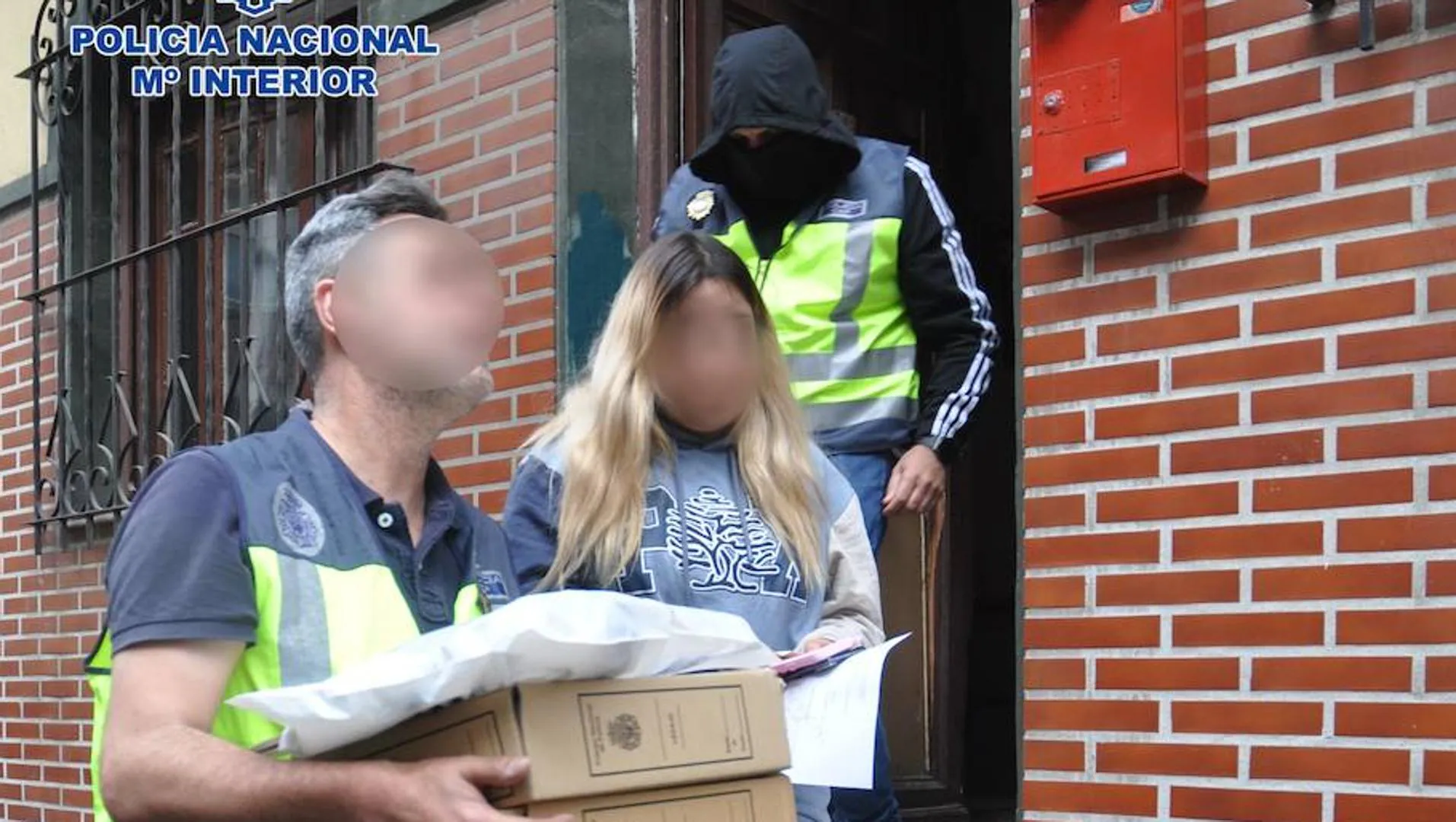 Sexo sin protección, drogas, Viagra... Así explotaba un grupo criminal a  mujeres en un chalet de Bolueta | El Correo