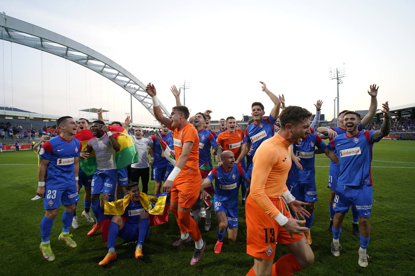 Emoción y alegría del Amorebieta por el ascenso a Segunda