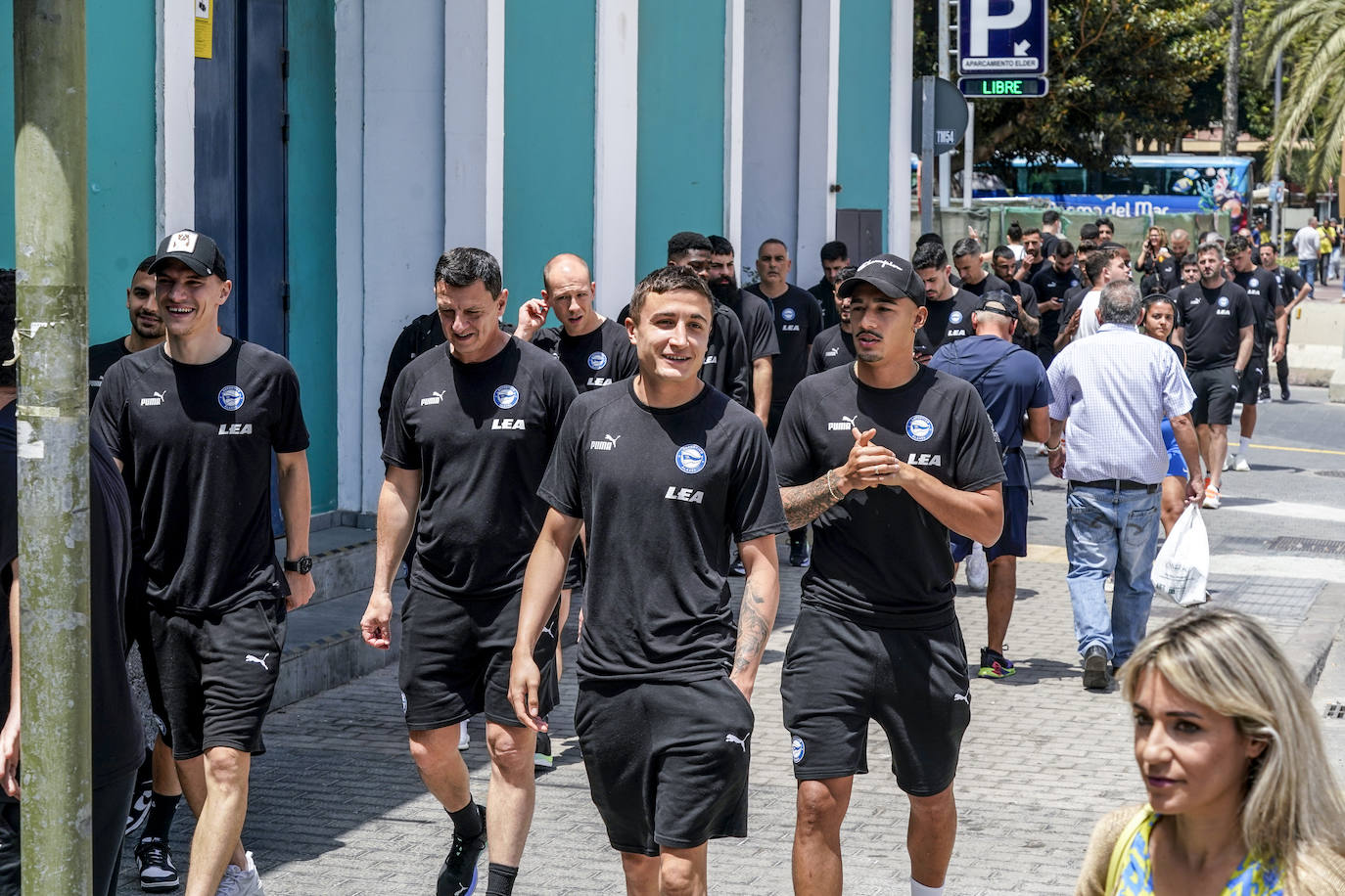 Los jugadores se dejan ver por las calles de Las Palmas