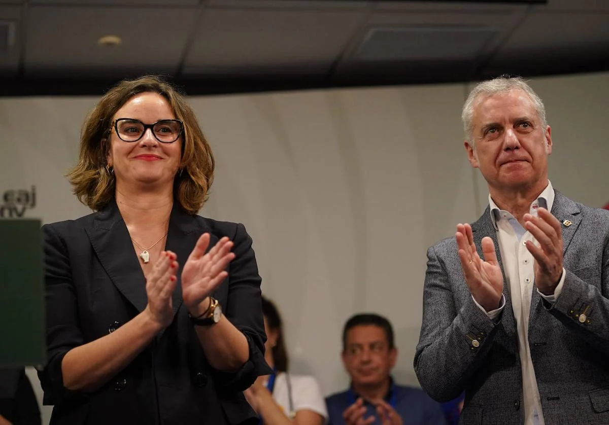 El PNV logra una victoria amarga que convierte a Etxanobe en la primera diputada general