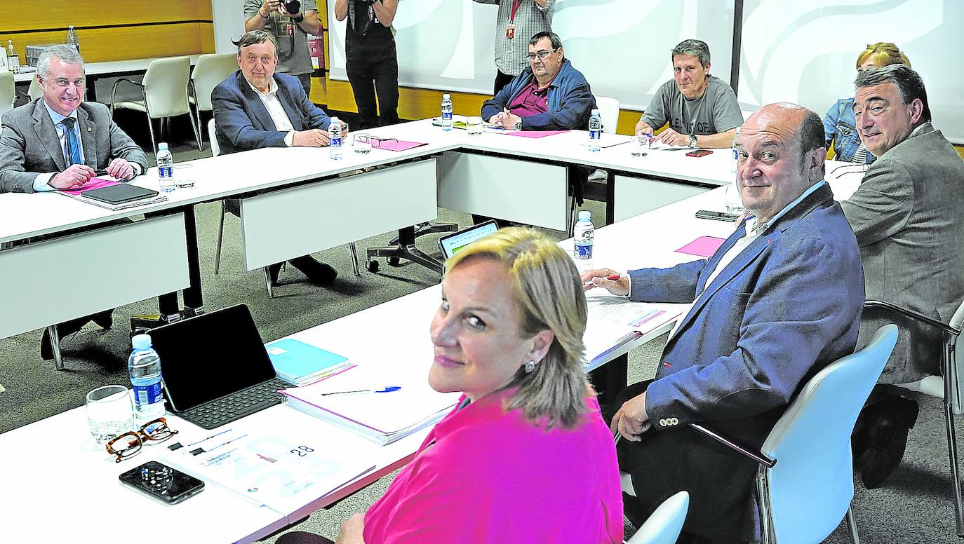 Itxaso Atutxa, Andoni Ortuzar y Aitor Esteban, en la valoración de la jornada electoral.