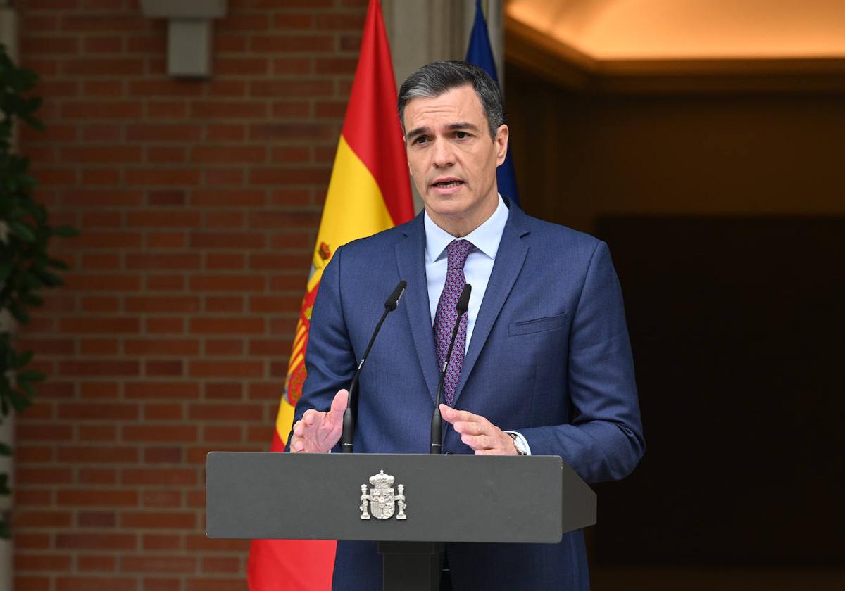 Los cinco motivos que han llevado a Sánchez a sacarse su ¿último? conejo de la chistera
