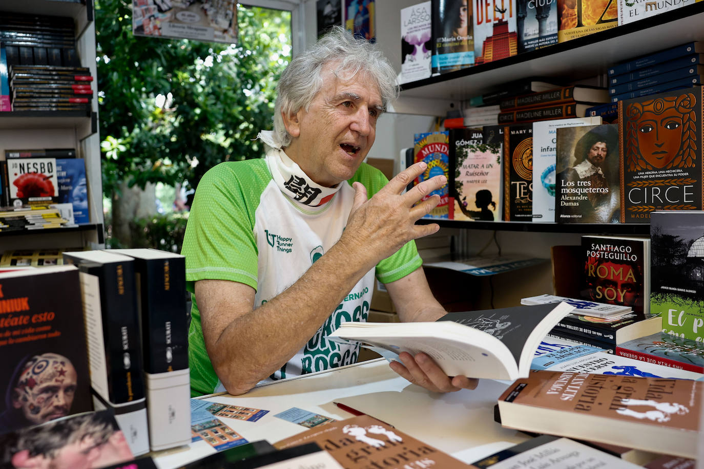 Arsuaga es el primer científico que recibe el galardón de la Feria del libro de Bilbao