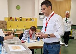 Gómez Viar asegura que si es regidor dimitirá de su cargo como diputado de Transportes.