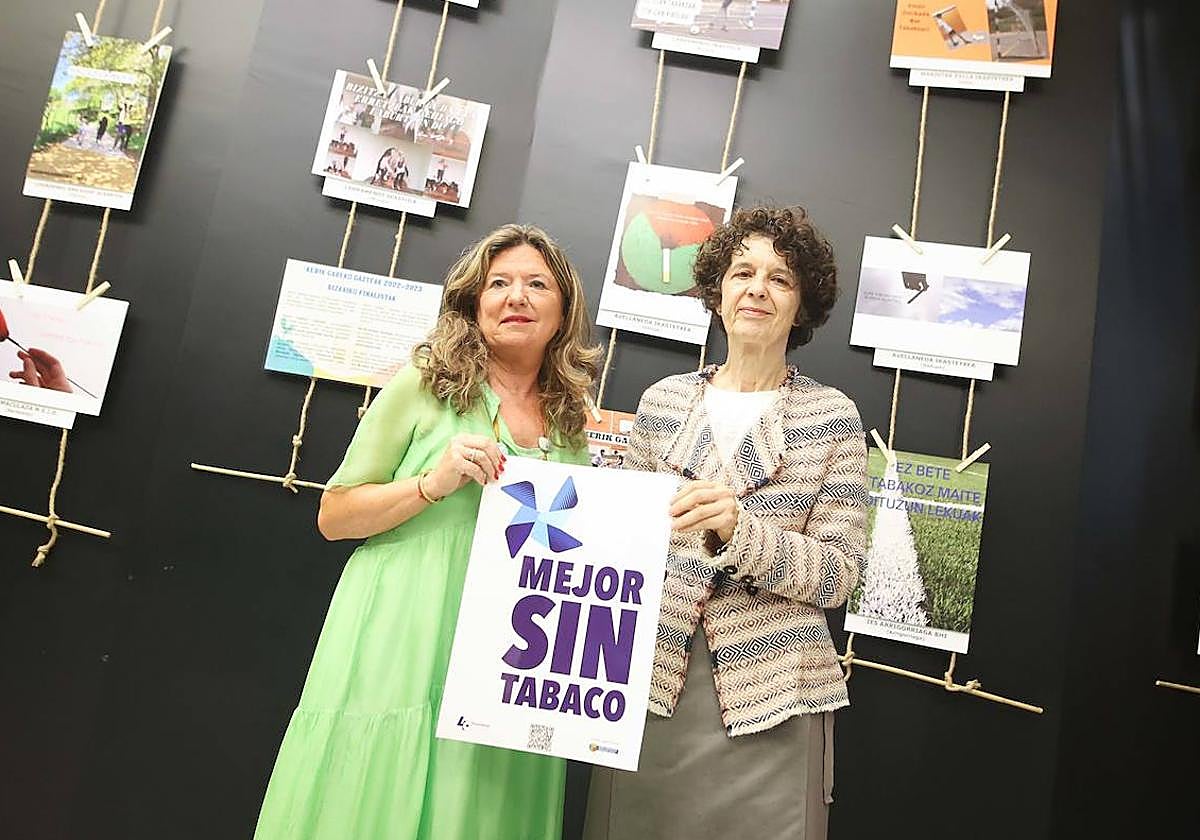 La consejera de Salud, Gotzone Sagardui, junto a la directora de Salud Pública, Itziar Larizgoitia.