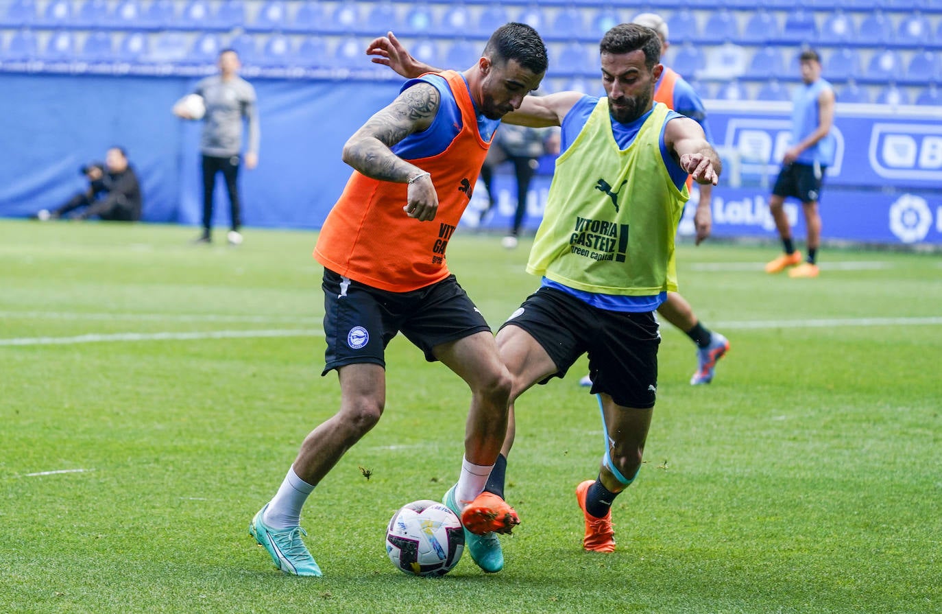 La afición apoya al Alavés en Mendizorroza