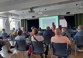 Varios vecinos de Durango asistieron a la charla sobre conducción segura para personas mayores que impartió Stop Violencia Vial en Durango