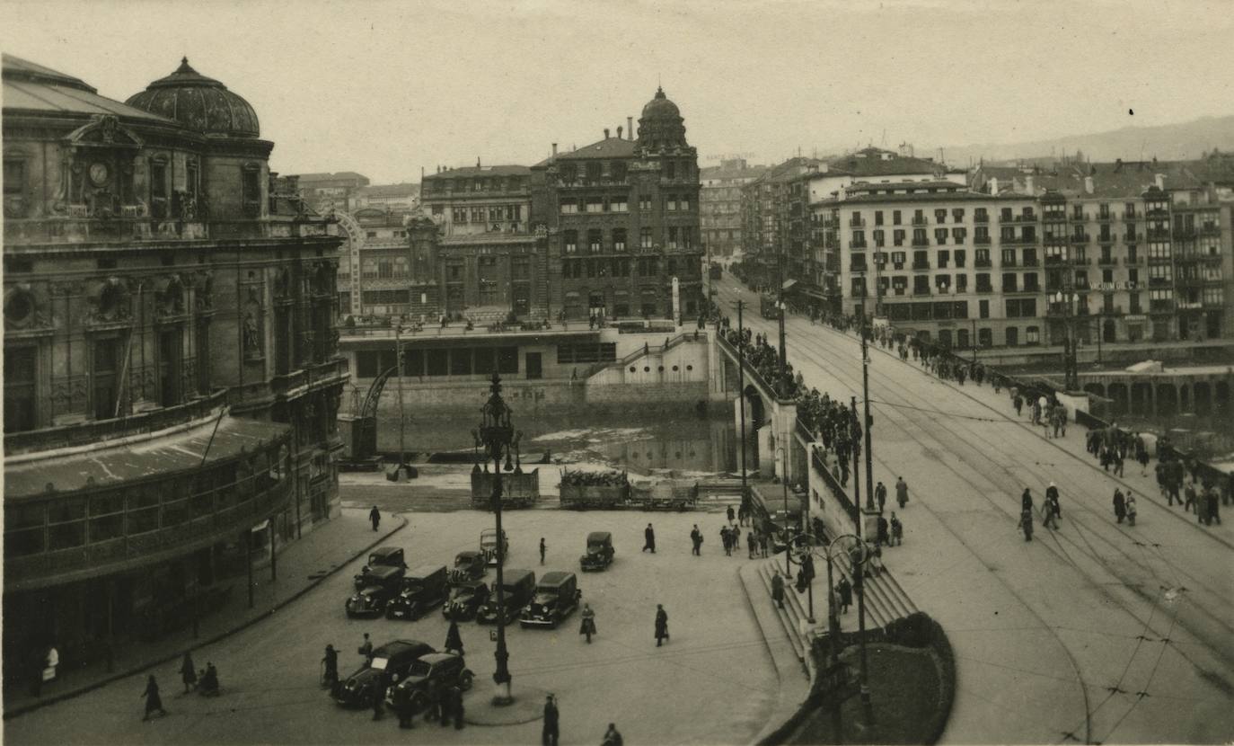 El Puente del Arenal, entonces de Isabel II, a finales de los años 20.