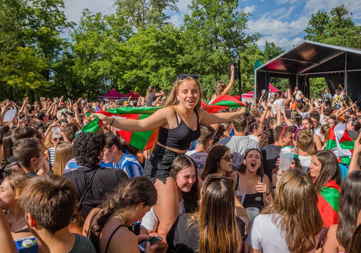 Las campas de Olárizu volverán vibrar con el Araba Euskaraz, que descorchará la gran fiesta de las ikastolas el próximo domingo.