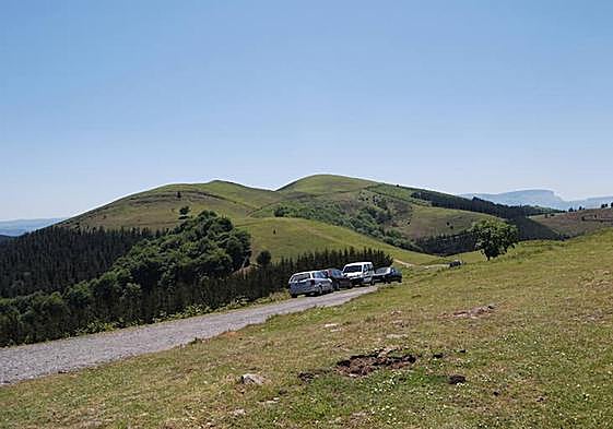Vistas de la cima del Jesuri, donde se plantea el parque Larragorri, desde Elorritxugane.