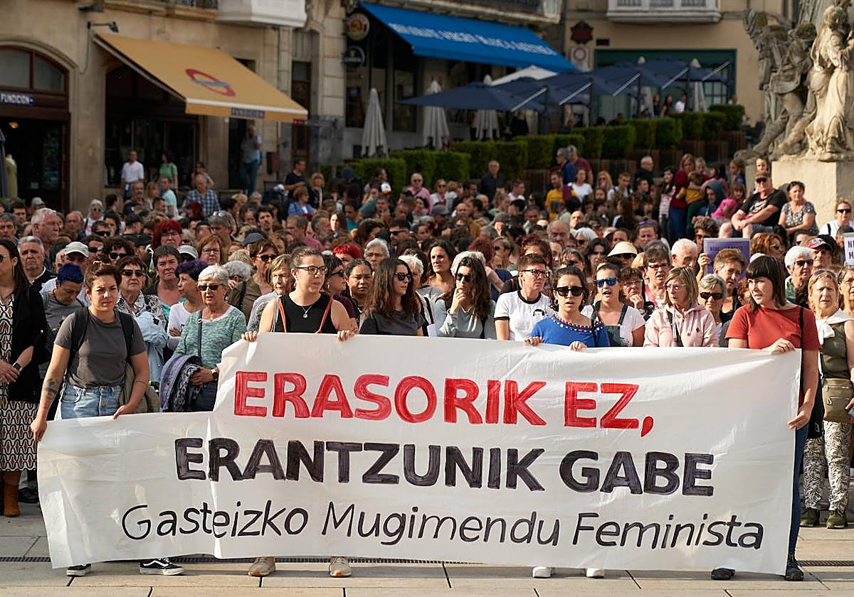 Concentración de rechazo a la violencia de géner celebrada en Vitoria tras el asesinato del pasado fin de semana.