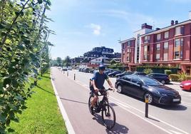 La avenida Los Chopos a su paso por Fadura, una de las arterias del municipio, también será cortada.