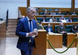 El lehendakari, Iñigo Urkullu, durante una comparecencia en el Parlamento vasco.