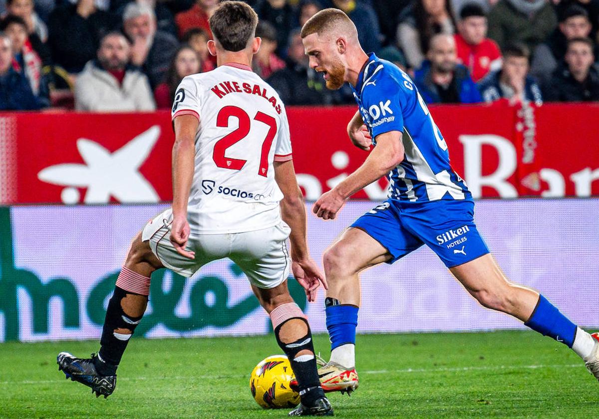 El 1x1 del Sevilla-Alavés: Carlos Vicente derriba la puerta