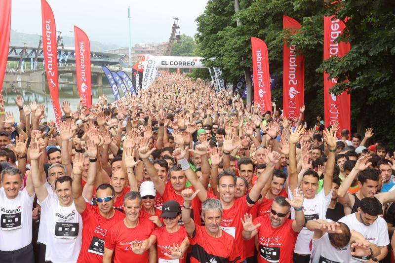 Un millar de personas participan en la carrera de empresas