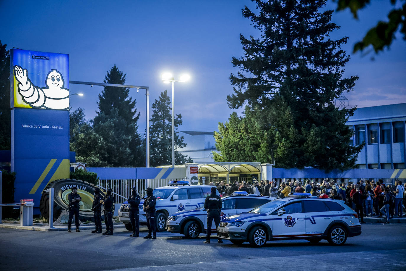 Primera jornada de huelga en la fábrica de Michelin en Vitoria