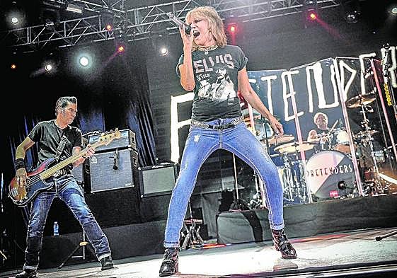 Icónica. Chrissie Hynde, al frente de los Pretenders, durante su actuación en el Jazzaldia donostiarra de 2017.
