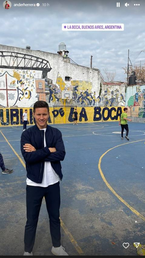 (06/06/2023) El jugador rojiblanco ha paseado por los alrededores del estadio de Boca y ha acudido al partido de la Copa Libertadores contra Colo-Colo.