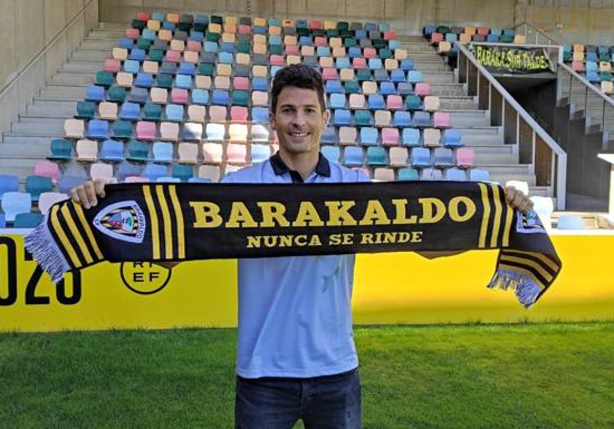 Aimar Sagastibeltza renueva con el Barakaldo y se convierte en el primer capitán del equipo.