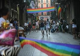 Carrera de tacones en una de las primeras ediciones del Pride