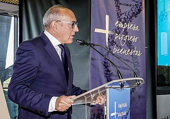El diputado general en funciones, Ramiro González, durante su intervención en la asamblea de SEA.