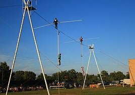 Imagen del espectáculo de cuerda floja 'Voltaineros', que estará visible en Durango dentro del programa Uda Giro.