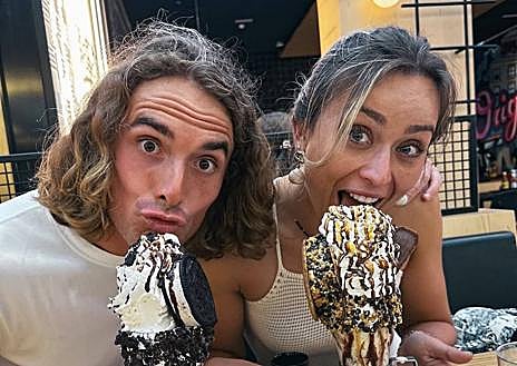 Imagen secundaria 1 - Las románticas vacaciones de Badosa y Tsitsipás en Dubai