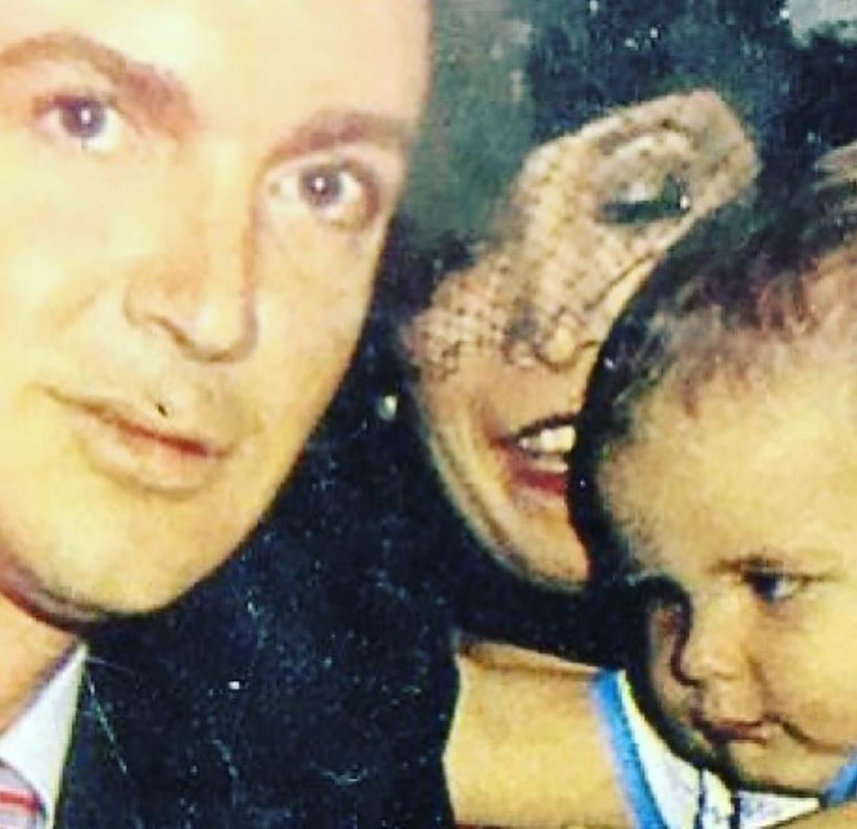 Camilín publica una enigmática foto con sus padres
