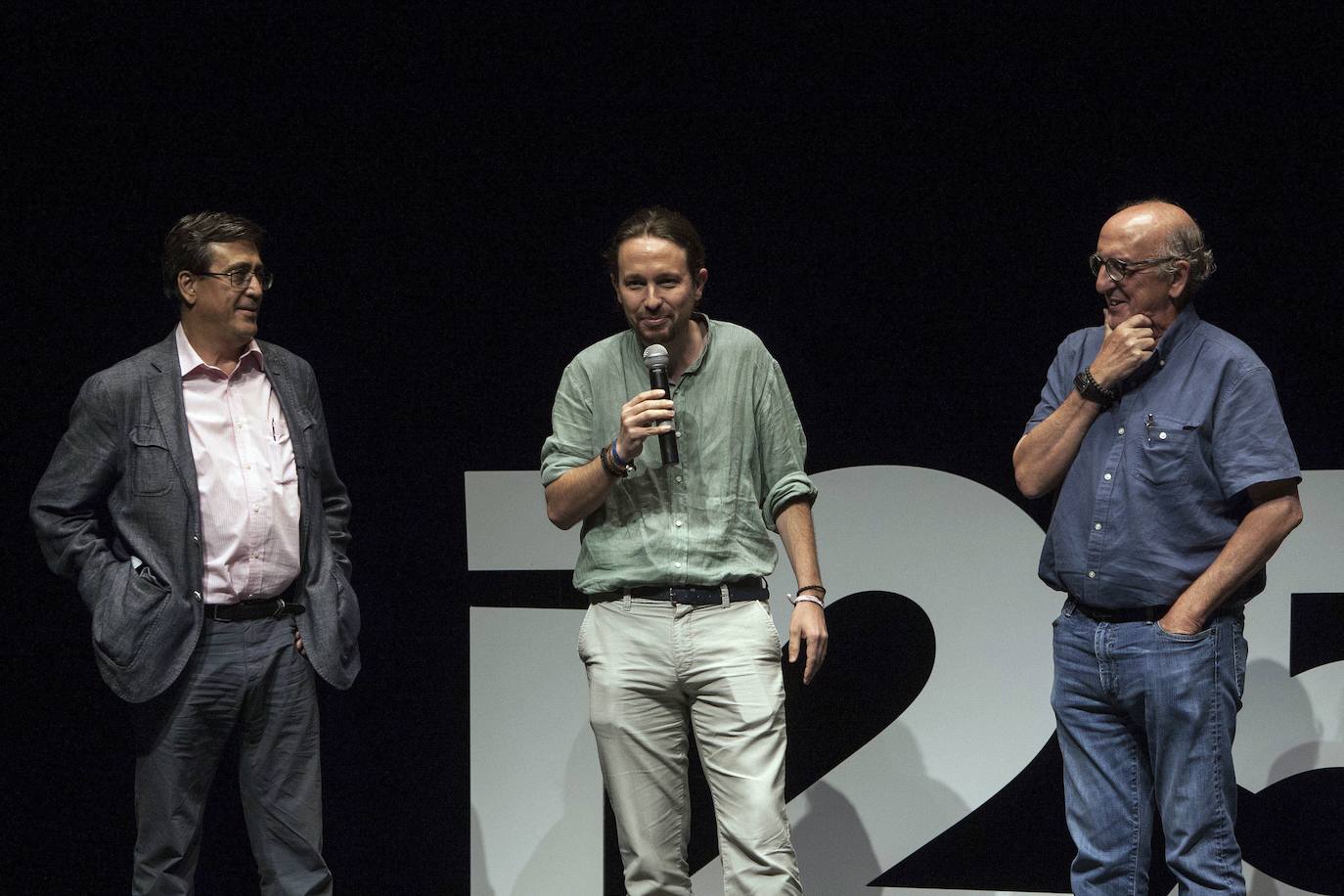 Iglesias y Roures en 2017, en la Universidad de Verano de Podemos en Cádiz.