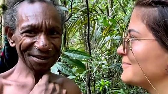 La reacción de un indígena al verse la cara por primera vez en un vídeo