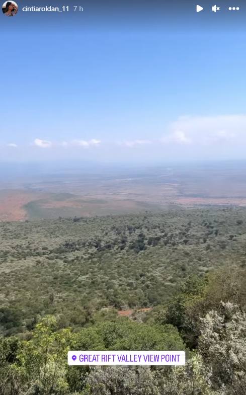 (13/06/2023) Cintia Roldán, pareja de Unai Núñez, ha compartido esta increíble panorámica desde el Gran Valle del Rift, al oeste de Kenia. Después han ido a cenar al 'Carnivore Restaurant' en Nairobi, la capital.