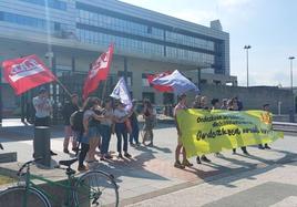 Protesta frente a la Delegación de Educación en Vitoria.