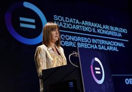 La consejera de Trabajo y Empleo, Idoia Mendia, durante la inauguración del congreso en el centro Azkuna de Bilbao.