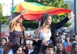 Miles de jóvenes participaron en la marca del orgullo el pasado año en Bilbao.