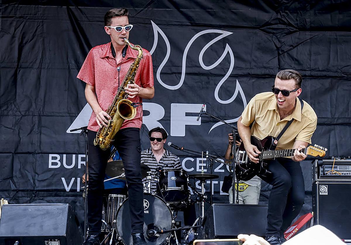 Un momento del concierto de The Fuzzillis.