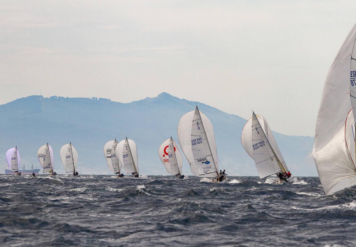 El Biobizz de José Azqueta, líder tras la primera jornada del Campeonato de España-Lurauto J80 de vela