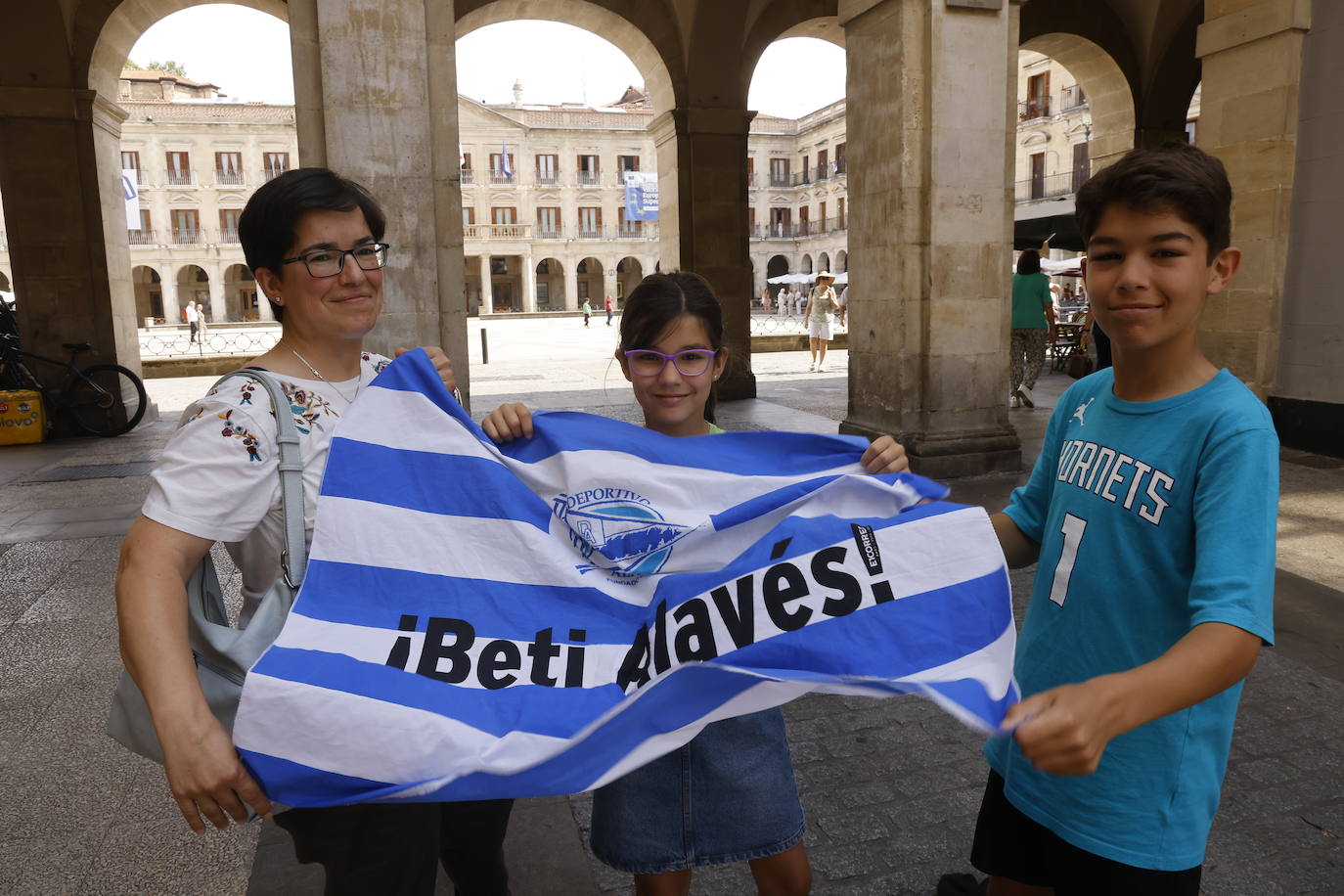 Las mejores fotos de Vitoria y Valencia en la previa del Levante-Alavés