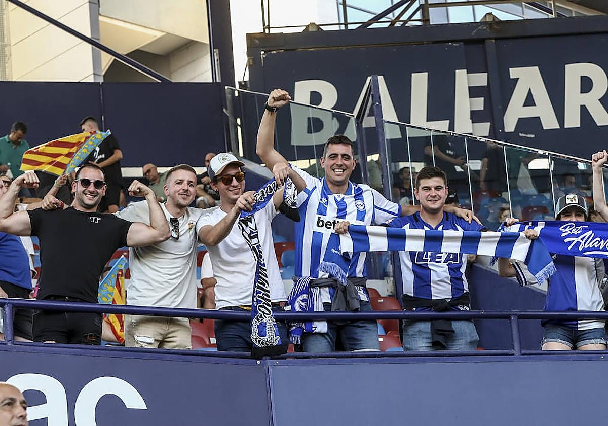 Las mejores fotos de Vitoria y Valencia en la previa del Levante-Alavés