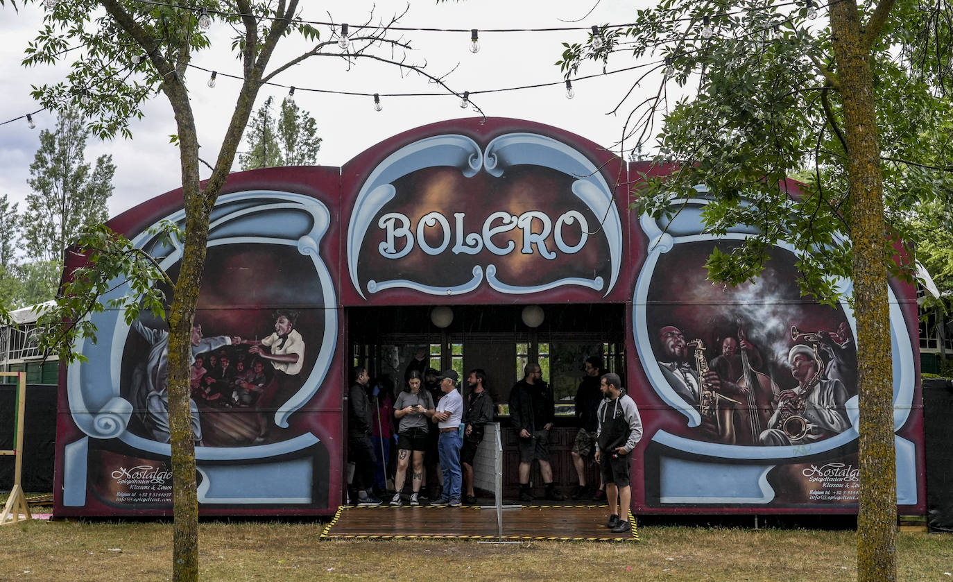 La tormenta retrasa la apertura de puertas del Azkena y cancela varios conciertos