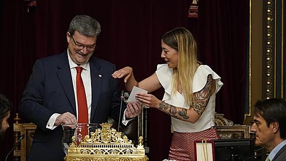 Trece 'debutantes', la lágrima «fácil» de Aburto y las inesperadas de José Luis Bilbao... Así fue el pleno