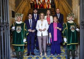 Foto del nuevo grupo popular en el Ayuntamiento de Vitoria con Ainhoa Domaica a la cabeza.