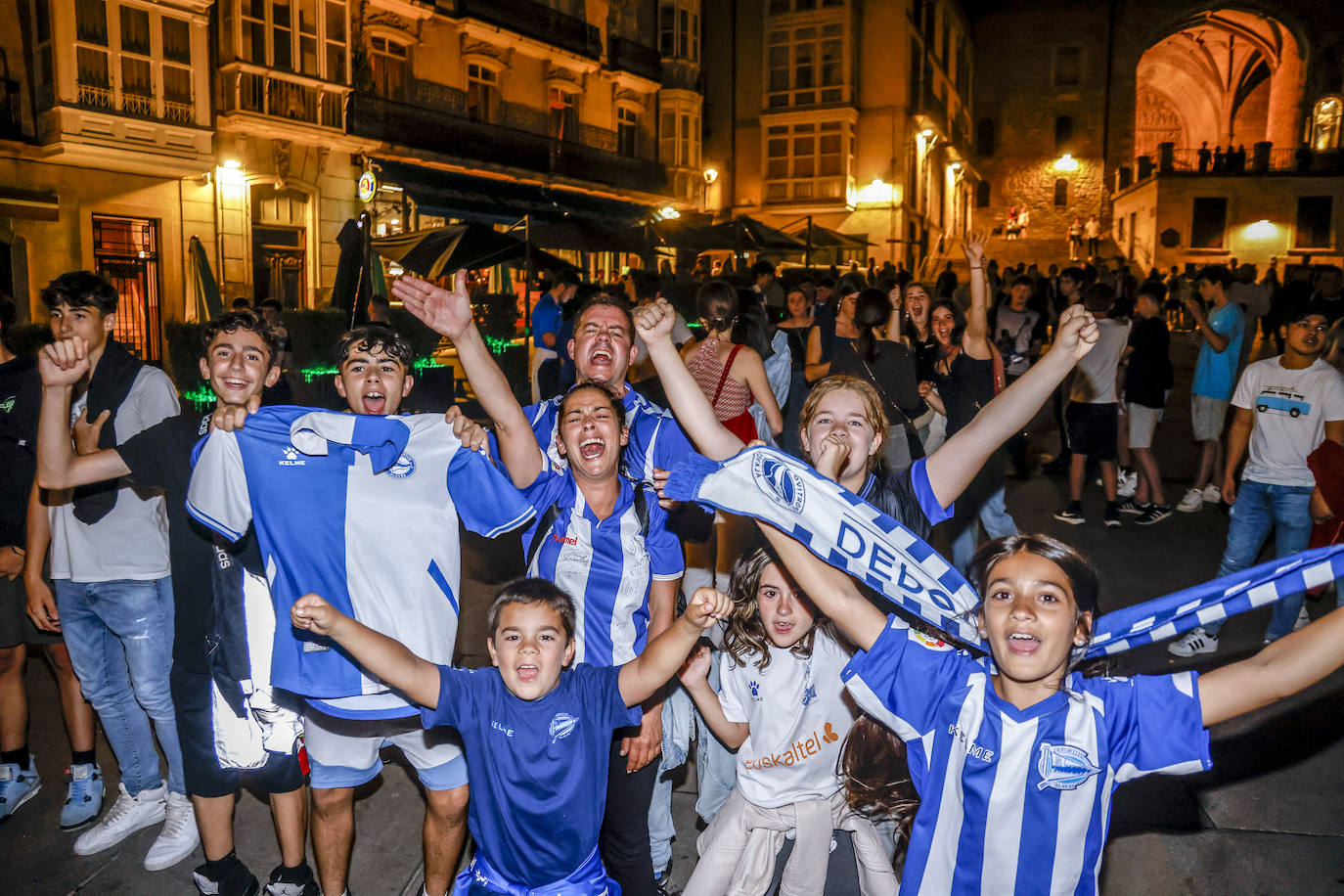 Las mejores fotos de la celebración del ascenso del Alavés en Vitoria