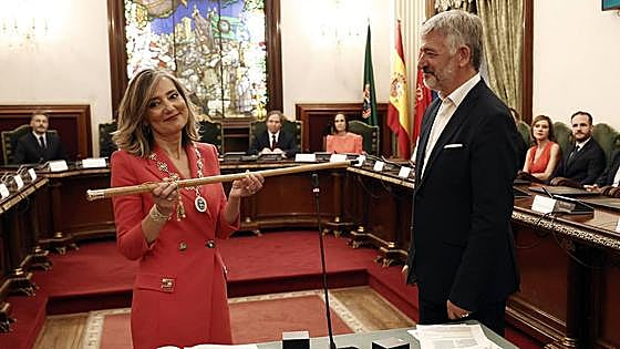 La abstención de los socialistas da la Alcaldía de Pamplona a UPN