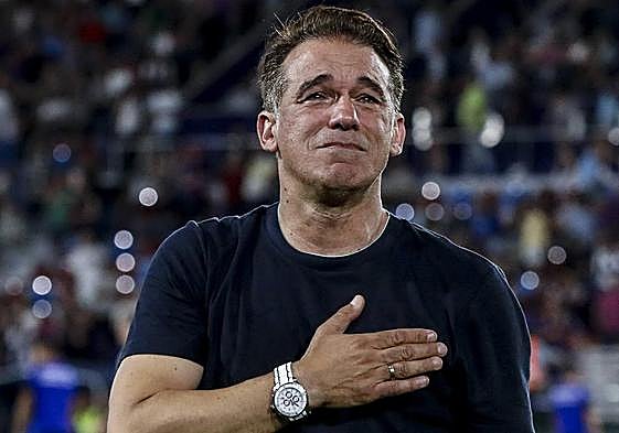 A Luis García se le han saltado las lágrimas.