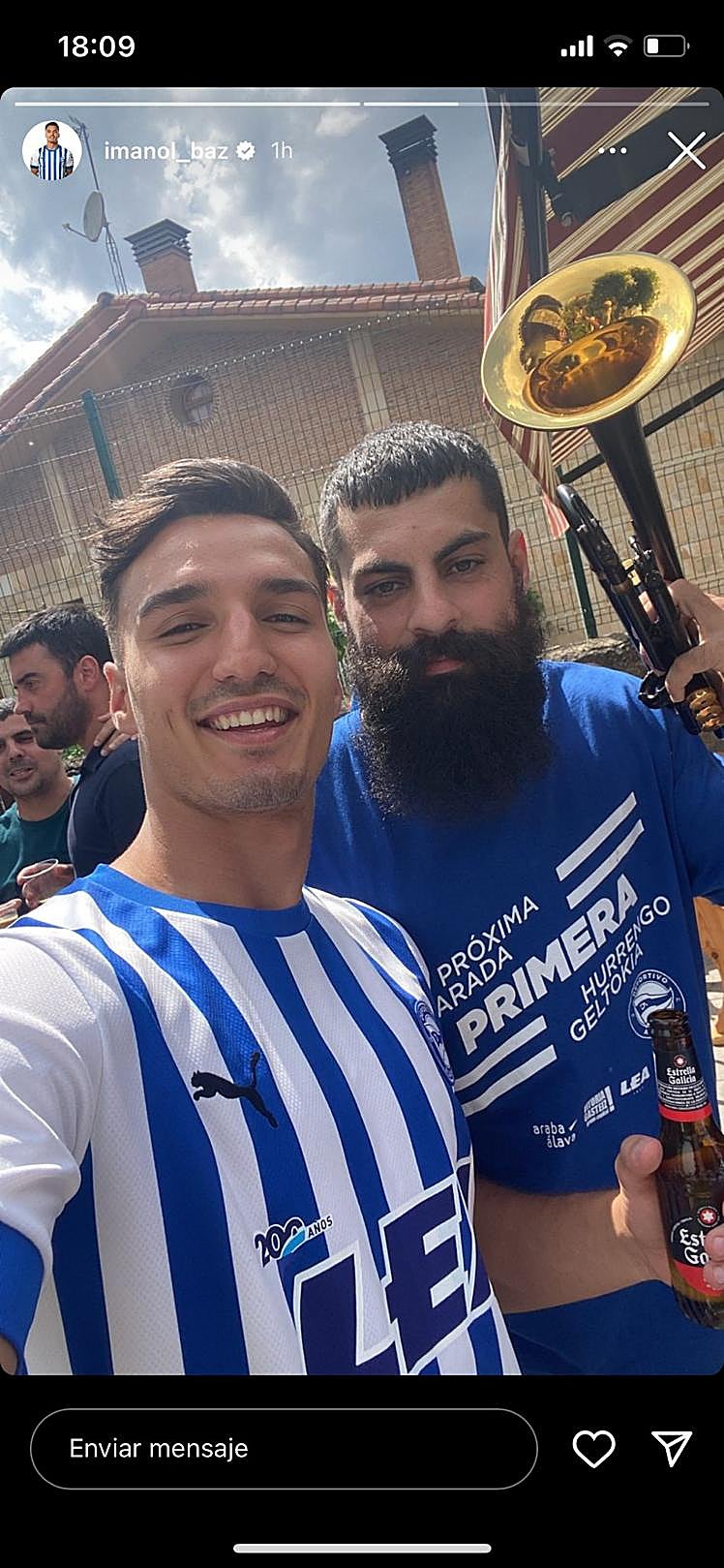 Imanol Baz compartió este selfi tomado a mediodía, en la barbacoa que compartieron los jugadores.