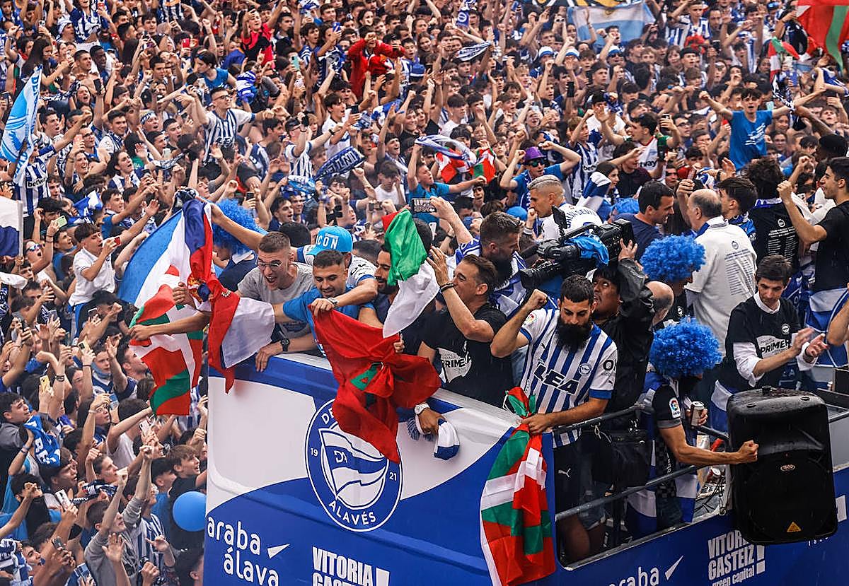 Directo | El Alavés celebra el ascenso a Primera en la Virgen Blanca