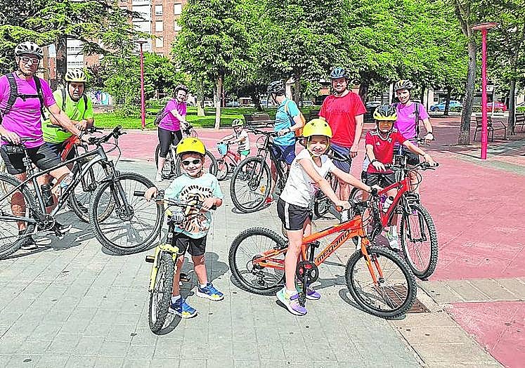 Entre los ciclistas no faltaron los más pequeños.