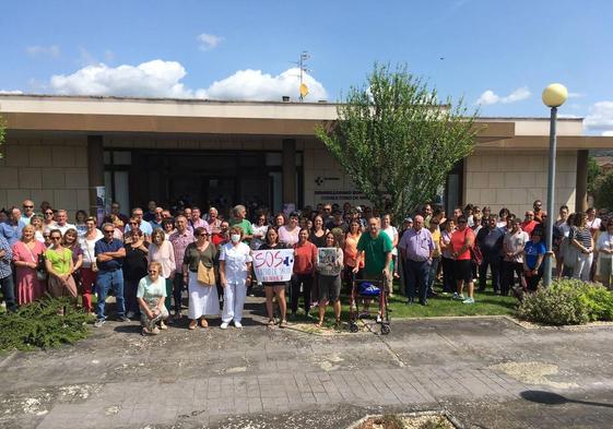 Concentración de este mediodía en el centro de salud de Ribabellosa.