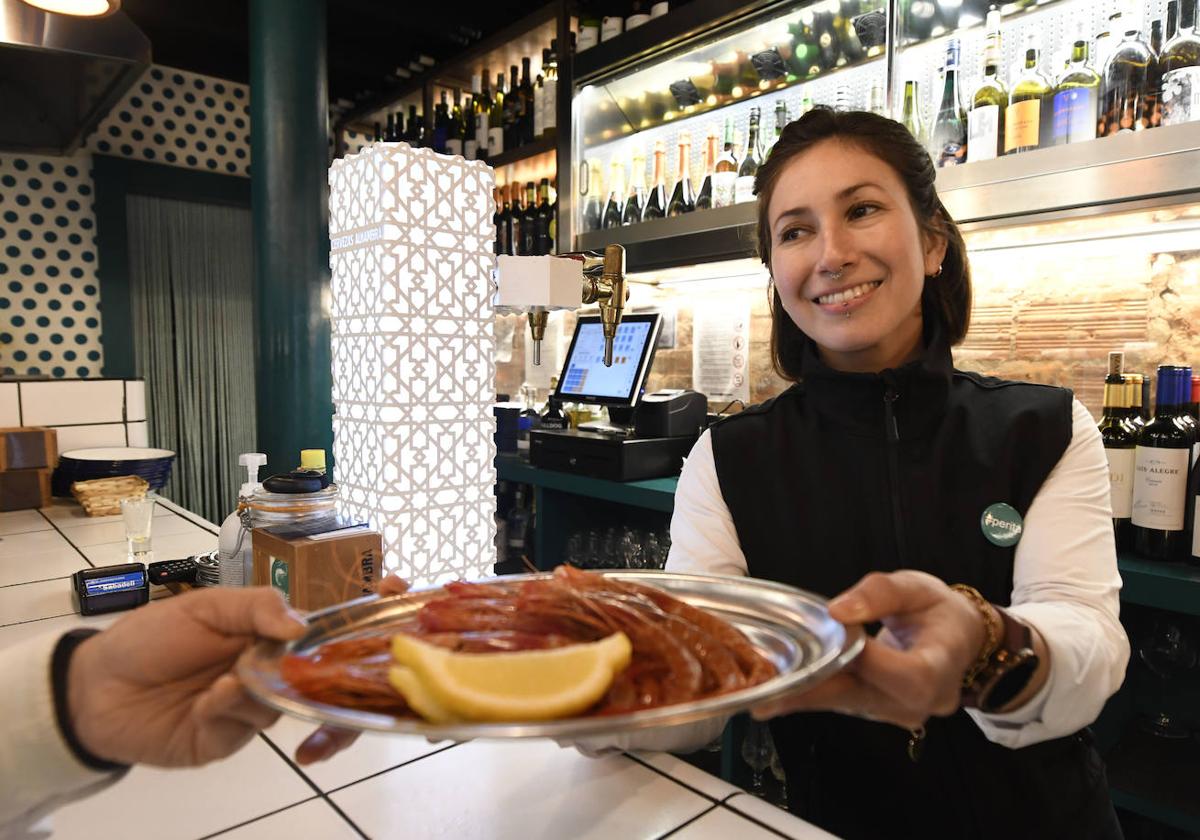 La hostelería es el sector en el que más crece la presencia de inmigrantes.